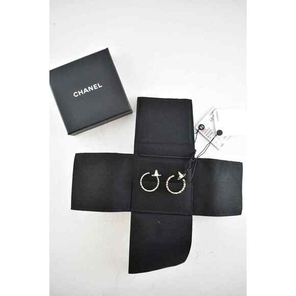 Chanel 21A Gold Metal Interlocking CC Logo Dangle Drop Statement Hoop Earrings - Picture 2 of 12